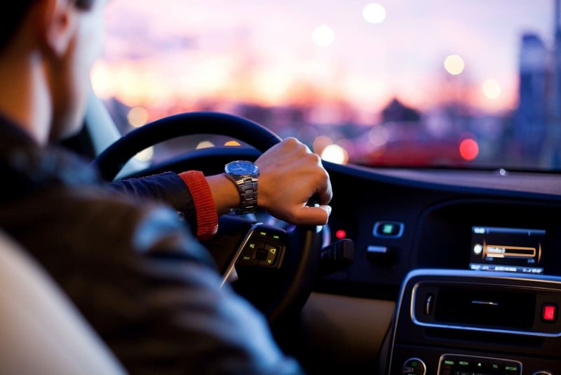 Navigating the Canadian Auto Insurance Market: Broker vs. Direct Insurance