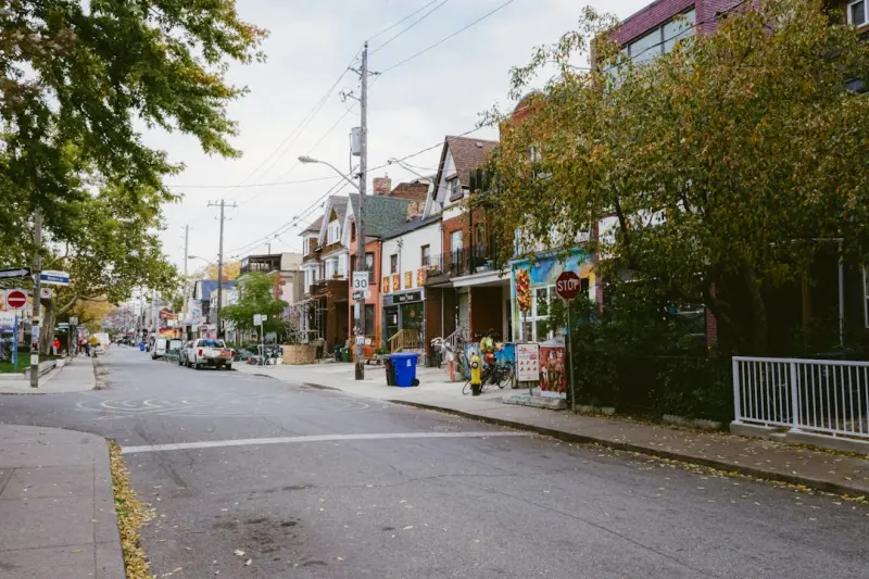 Seasonal Pop‑Up Markets: How Canada’s Neighborhoods Are Re‑Imagining Food & Community