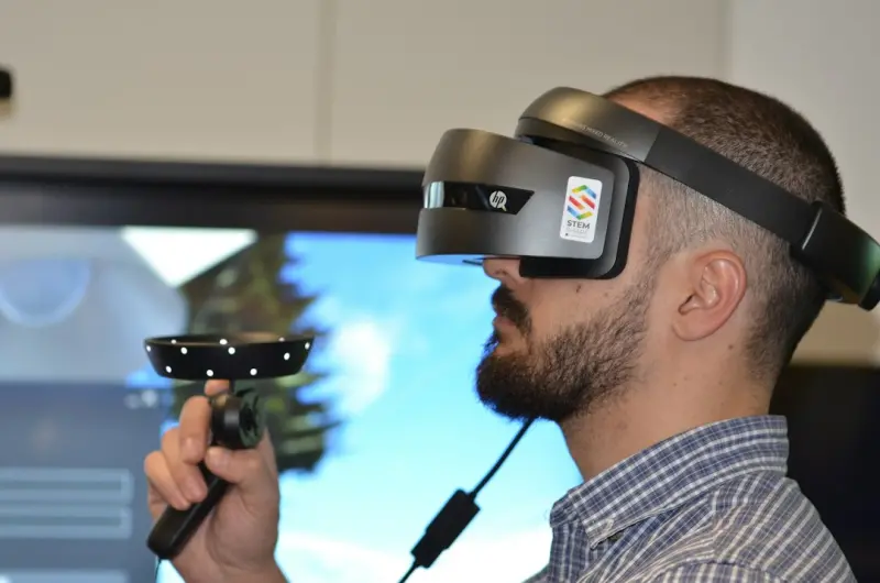 When Augmented Reality Meets the Plate: Redefining Restaurant Experiences
