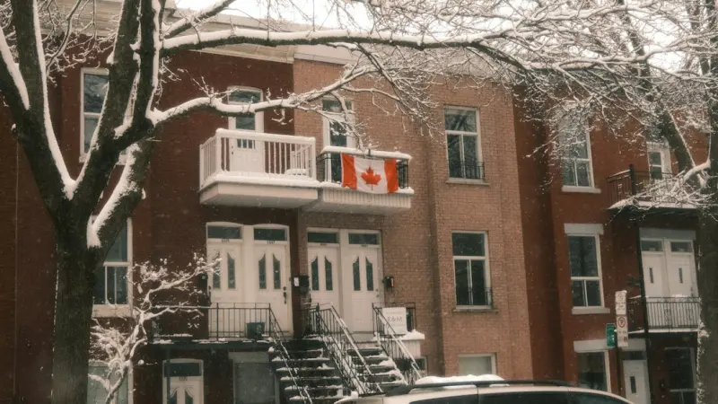 Seasonal City Sanctuaries: How Canadians Are Bringing Nature Into Urban Life