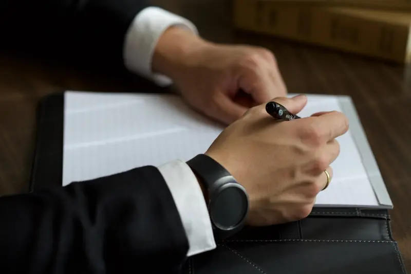 When Algorithms Write Contracts: Navigating Legal Risks and Rewards