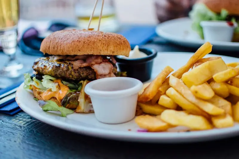 When Pixels Meet Palate: How Augmented Reality Is Reshaping the Dining Table
