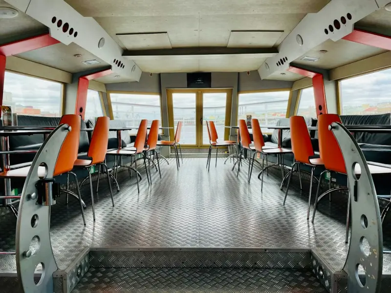 Open‑Air Offices: How Cruise and Bus Tours Are Redefining Remote Work