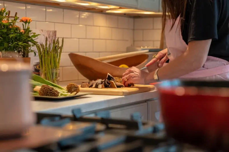 When Algorithms Meet the Kitchen: AI-Generated Recipes and the Future of Home Cooking