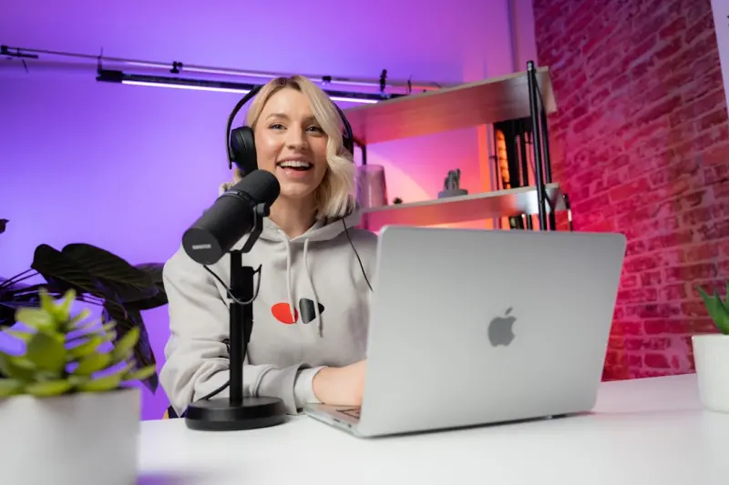 The Rise of Canadian Podcasting: Voices, Communities, and Business