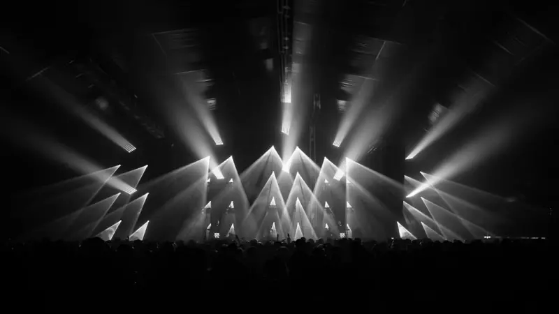 From Stage to Stream: Redefining the Big Night with Hybrid Magic