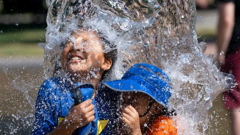 Scorching Heatwave Grips Ontario and Quebec: How to Stay Safe During Dangerously High Temperatures Scorching Heatwave Grips Ontario and Quebec: How to Stay Safe During Dangerously High Temperatures