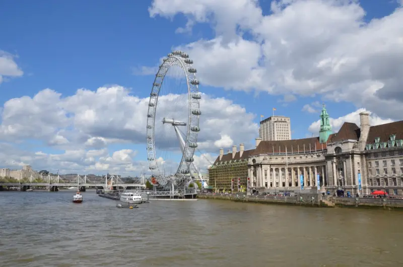 Sailing Green: How Cruises and Bus Tours Are Pioneering Sustainable Travel