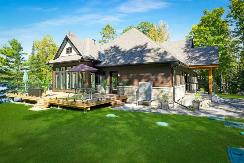 Reimagining the Canadian Cottage: Tradition Meets Tomorrow Reimagining the Canadian Cottage: Tradition Meets Tomorrow