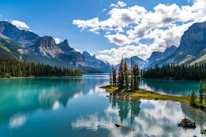 Exploring Canada’s Vibrant Entertainment Landscape Exploring Canada’s Vibrant Entertainment Landscape