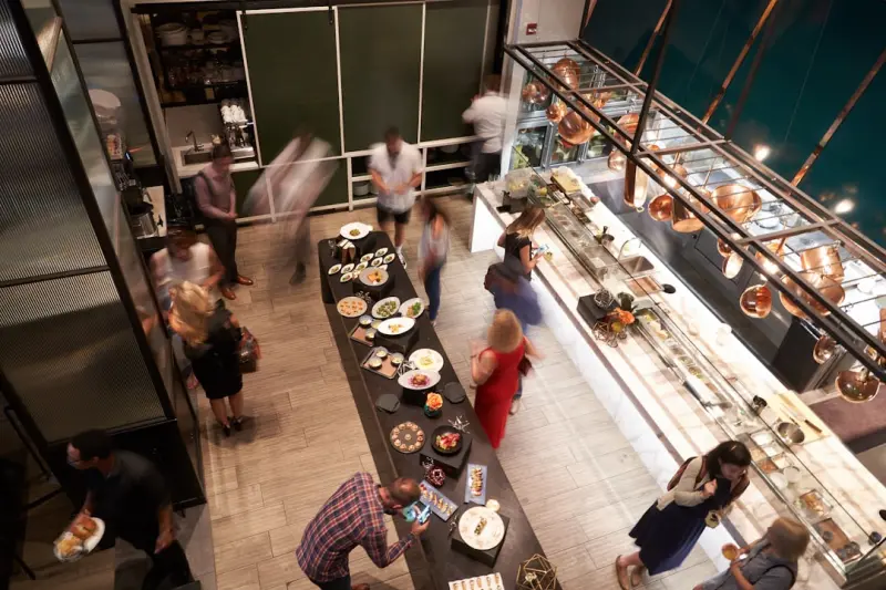 Why Hyper‑Local Pop‑Up Kitchens Are Redefining the Dining Experience