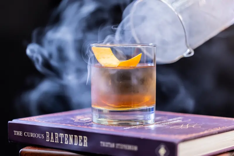 Smoked Cocktails at Home: A Guide to Crafting Aromatic Drinks