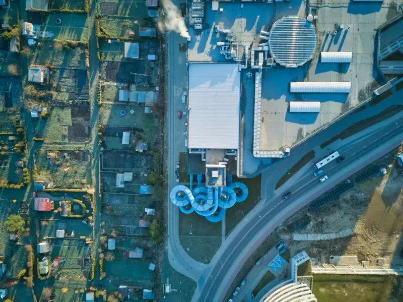 Smart Insulation & Community Hubs Redefine Canadian Winters