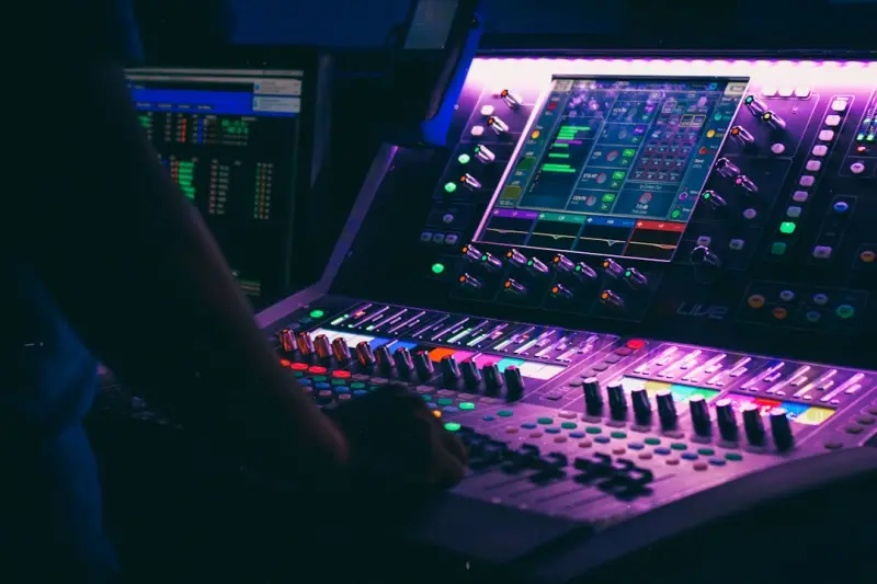 The Sound of Service: How Voice Tech is Redefining Restaurant Experiences