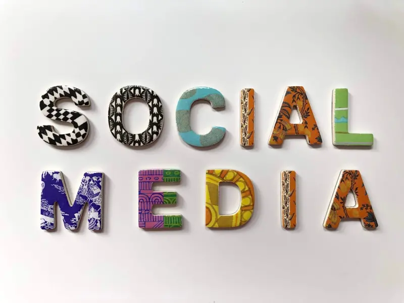 When the Likes Take Over: How Social Media Shapes Family Life When the Likes Take Over: How Social Media Shapes Family Life