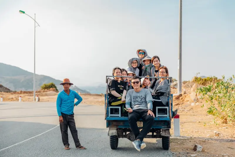 Micro‑Volunteering Journeys: How Tiny Trips Are Transforming Travel